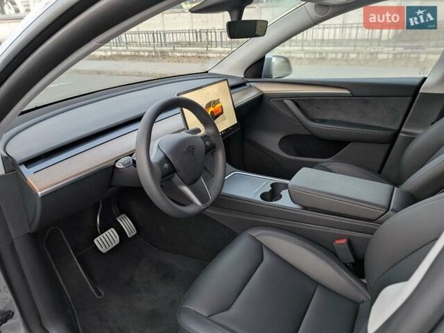 Серый Тесла Model Y, объемом двигателя 0 л и пробегом 6 тыс. км за 42900 $, фото 20 на Automoto.ua