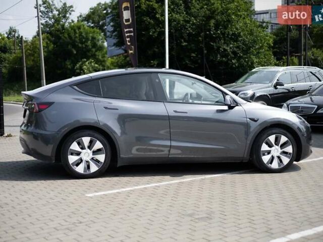 Серый Тесла Model Y, объемом двигателя 0 л и пробегом 24 тыс. км за 29500 $, фото 4 на Automoto.ua