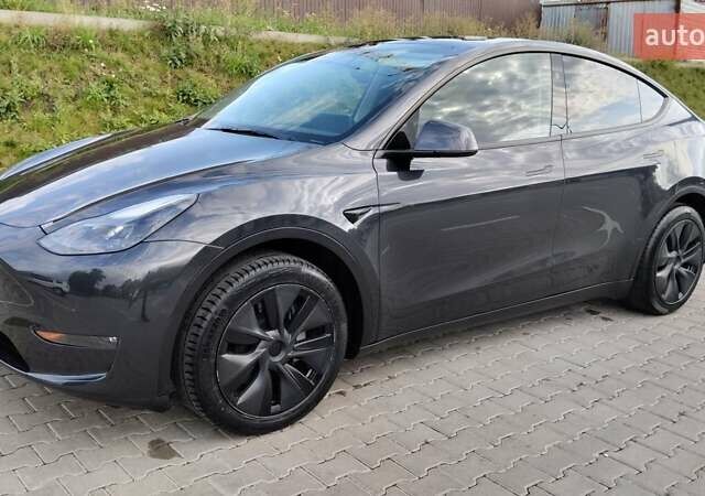Серый Тесла Model Y, объемом двигателя 0 л и пробегом 3 тыс. км за 29000 $, фото 4 на Automoto.ua