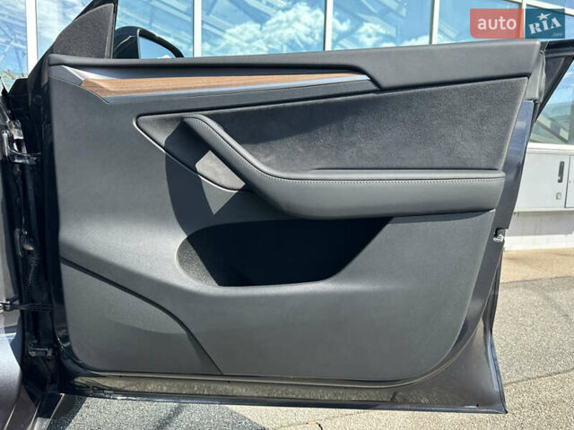 Серый Тесла Model Y, объемом двигателя 0 л и пробегом 1 тыс. км за 35490 $, фото 42 на Automoto.ua