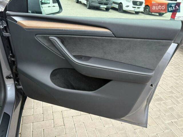 Серый Тесла Model Y, объемом двигателя 0 л и пробегом 17 тыс. км за 34300 $, фото 26 на Automoto.ua