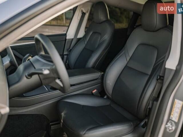 Сірий Тесла Model Y, об'ємом двигуна 0 л та пробігом 12 тис. км за 32500 $, фото 56 на Automoto.ua