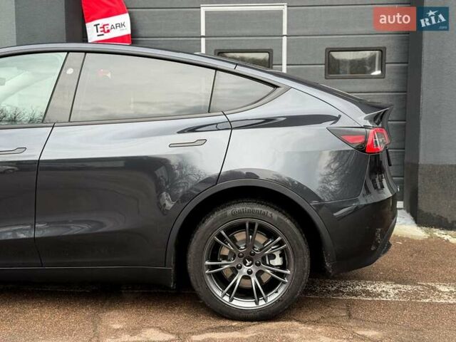 Серый Тесла Model Y, объемом двигателя 0 л и пробегом 24 тыс. км за 33500 $, фото 6 на Automoto.ua