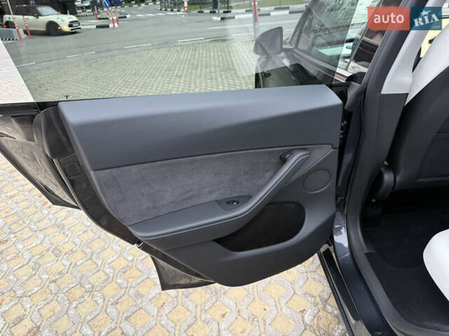 Серый Тесла Model Y, объемом двигателя 0 л и пробегом 5 тыс. км за 29490 $, фото 18 на Automoto.ua