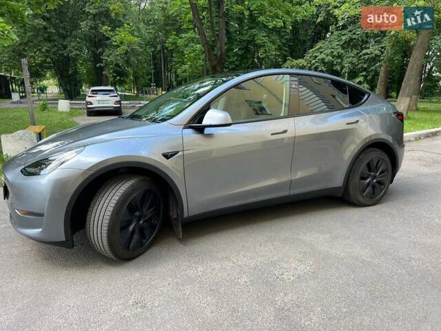 Серый Тесла Model Y, объемом двигателя 0 л и пробегом 3 тыс. км за 25500 $, фото 1 на Automoto.ua