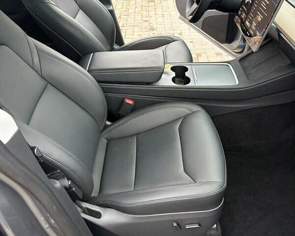 Серый Тесла Model Y, объемом двигателя 0 л и пробегом 17 тыс. км за 34300 $, фото 23 на Automoto.ua