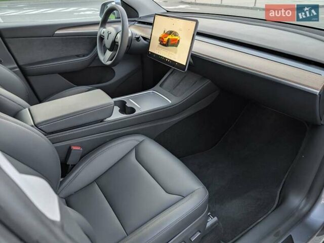 Серый Тесла Model Y, объемом двигателя 0 л и пробегом 6 тыс. км за 42900 $, фото 34 на Automoto.ua