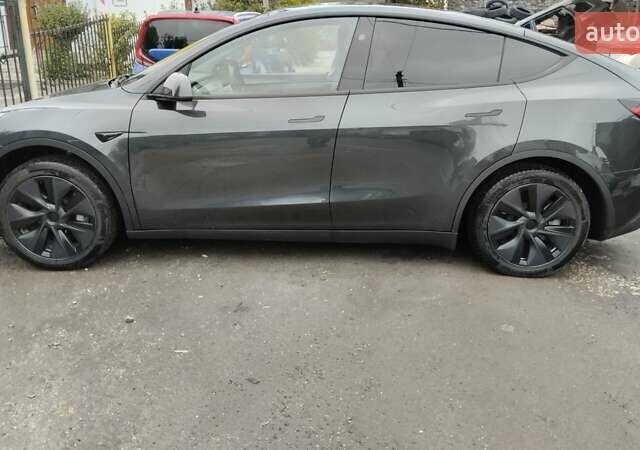 Тесла Model Y 2024 в Тернополе на Automoto.ua Серый Тесла Model Y, объемом двигателя 0 л и пробегом 8 тыс. км за 27000 $, фото 1 на Automoto.ua