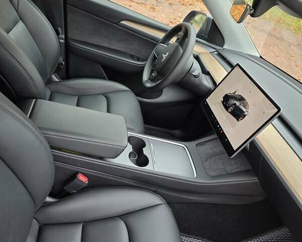Серый Тесла Model Y, объемом двигателя 0 л и пробегом 39 тыс. км за 31700 $, фото 9 на Automoto.ua