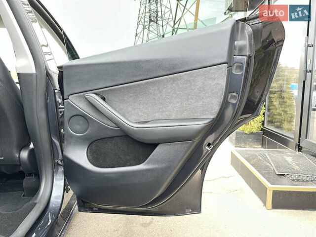 Серый Тесла Model Y, объемом двигателя 0 л и пробегом 1 тыс. км за 39900 $, фото 23 на Automoto.ua
