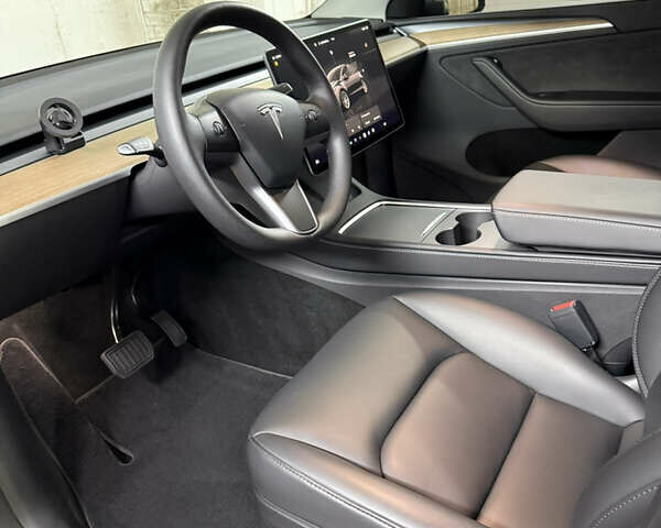 Серый Тесла Model Y, объемом двигателя 0 л и пробегом 21 тыс. км за 28900 $, фото 28 на Automoto.ua