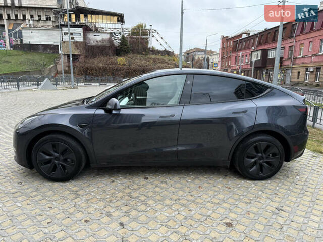 Серый Тесла Model Y, объемом двигателя 0 л и пробегом 5 тыс. км за 29490 $, фото 3 на Automoto.ua