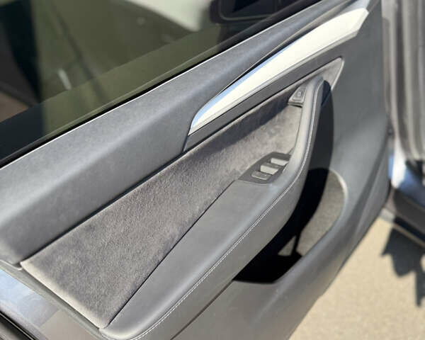 Серый Тесла Model Y, объемом двигателя 0 л и пробегом 11 тыс. км за 33900 $, фото 13 на Automoto.ua