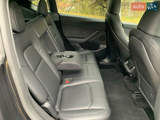 Серый Тесла Model Y, объемом двигателя 0 л и пробегом 14 тыс. км за 32300 $, фото 19 на Automoto.ua
