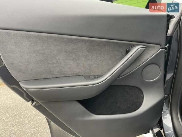 Серый Тесла Model Y, объемом двигателя 0 л и пробегом 22 тыс. км за 34700 $, фото 39 на Automoto.ua