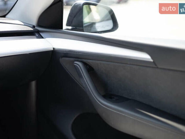 Серый Тесла Model Y, объемом двигателя 0 л и пробегом 22 тыс. км за 26000 $, фото 6 на Automoto.ua