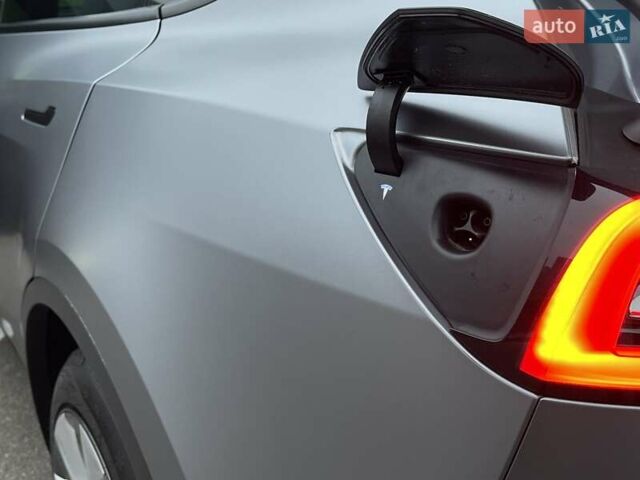 Серый Тесла Model Y, объемом двигателя 0 л и пробегом 25 тыс. км за 36700 $, фото 9 на Automoto.ua