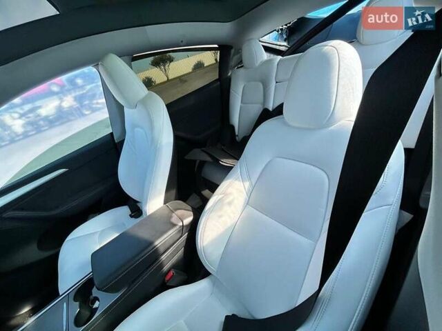 Серый Тесла Model Y, объемом двигателя 0 л и пробегом 26 тыс. км за 21800 $, фото 23 на Automoto.ua