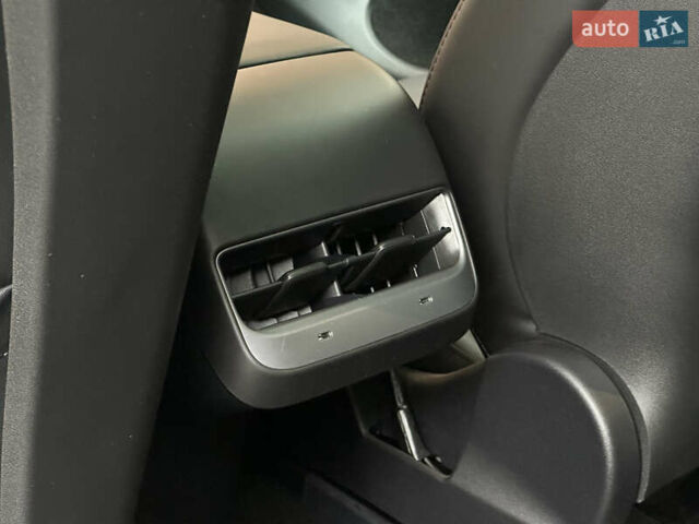 Серый Тесла Model Y, объемом двигателя 0 л и пробегом 2 тыс. км за 35490 $, фото 33 на Automoto.ua