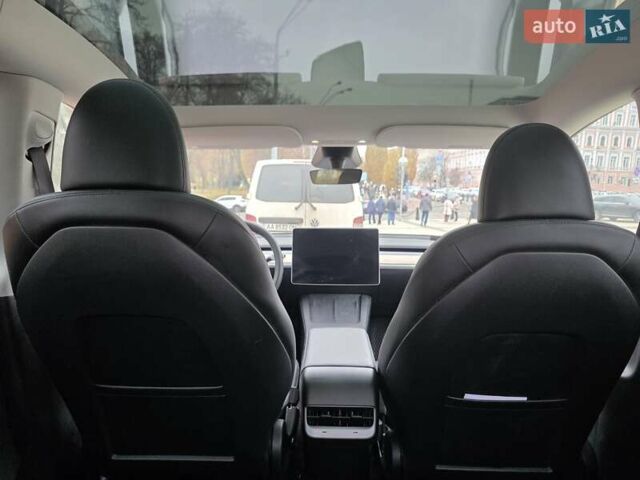 Серый Тесла Model Y, объемом двигателя 0 л и пробегом 39 тыс. км за 31700 $, фото 6 на Automoto.ua