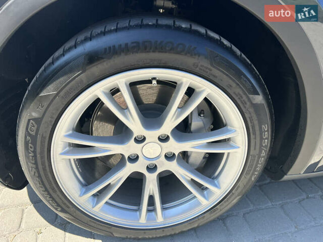 Серый Тесла Model Y, объемом двигателя 0 л и пробегом 12 тыс. км за 30000 $, фото 18 на Automoto.ua