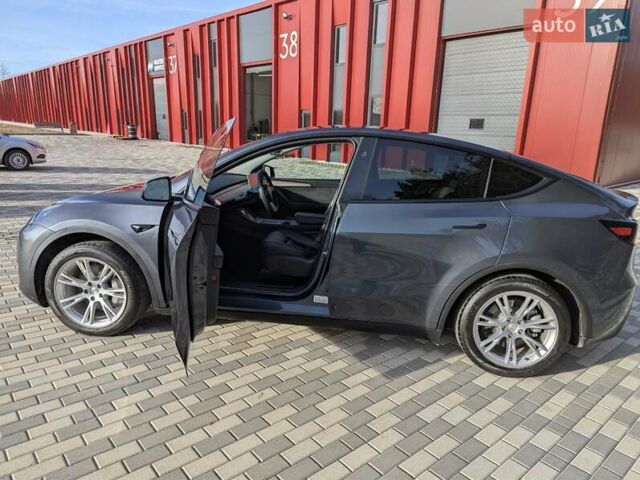 Серый Тесла Model Y, объемом двигателя 0 л и пробегом 29 тыс. км за 30500 $, фото 3 на Automoto.ua