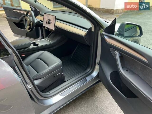 Серый Тесла Model Y, объемом двигателя 0 л и пробегом 3 тыс. км за 25500 $, фото 13 на Automoto.ua