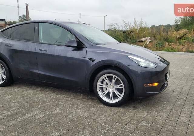 Серый Тесла Model Y, объемом двигателя 0 л и пробегом 30 тыс. км за 29999 $, фото 13 на Automoto.ua
