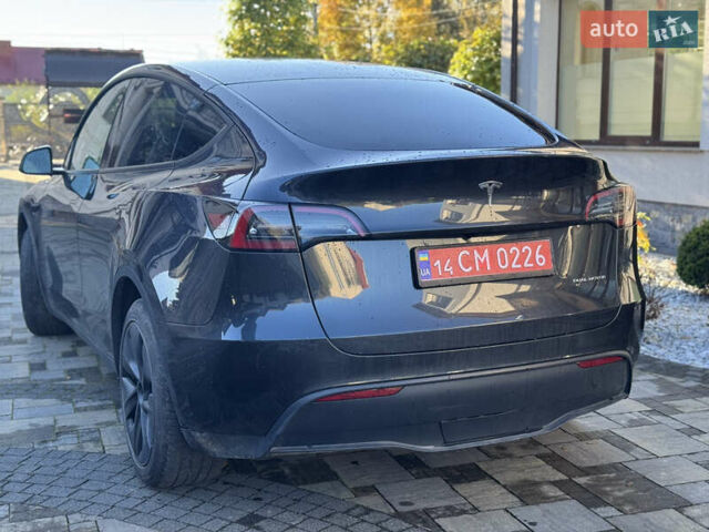 Серый Тесла Model Y, объемом двигателя 0 л и пробегом 8 тыс. км за 28700 $, фото 4 на Automoto.ua