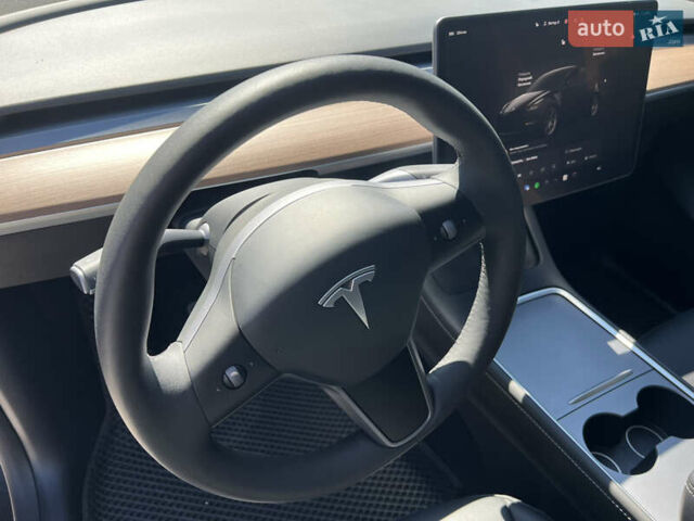 Серый Тесла Model Y, объемом двигателя 0 л и пробегом 12 тыс. км за 30000 $, фото 41 на Automoto.ua
