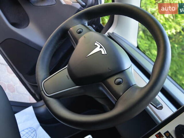 Серый Тесла Model Y, объемом двигателя 0 л и пробегом 51 тыс. км за 35800 $, фото 70 на Automoto.ua