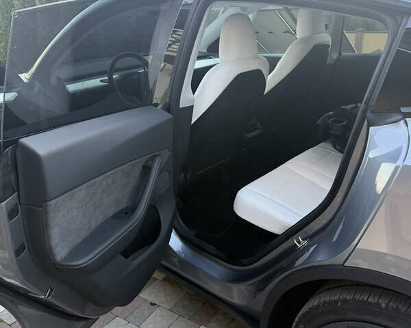 Сірий Тесла Model Y, об'ємом двигуна 0 л та пробігом 12 тис. км за 33300 $, фото 13 на Automoto.ua