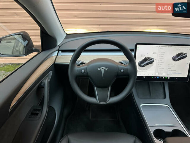 Серый Тесла Model Y, объемом двигателя 0 л и пробегом 2 тыс. км за 35490 $, фото 48 на Automoto.ua