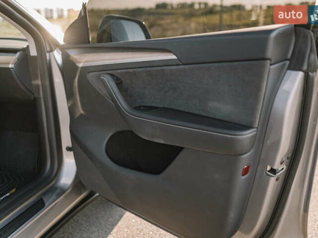 Сірий Тесла Model Y, об'ємом двигуна 0 л та пробігом 12 тис. км за 32500 $, фото 84 на Automoto.ua