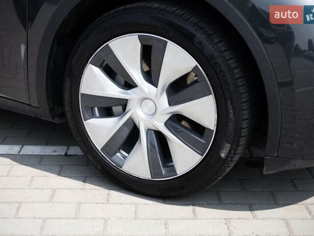 Серый Тесла Model Y, объемом двигателя 0 л и пробегом 22 тыс. км за 26000 $, фото 3 на Automoto.ua