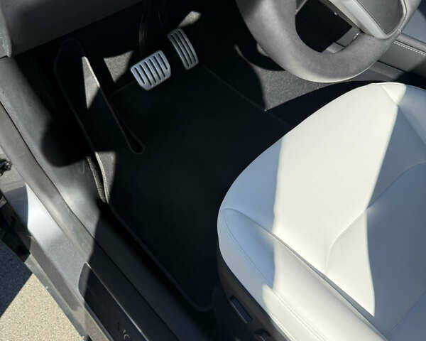 Серый Тесла Model Y, объемом двигателя 0 л и пробегом 11 тыс. км за 33900 $, фото 17 на Automoto.ua