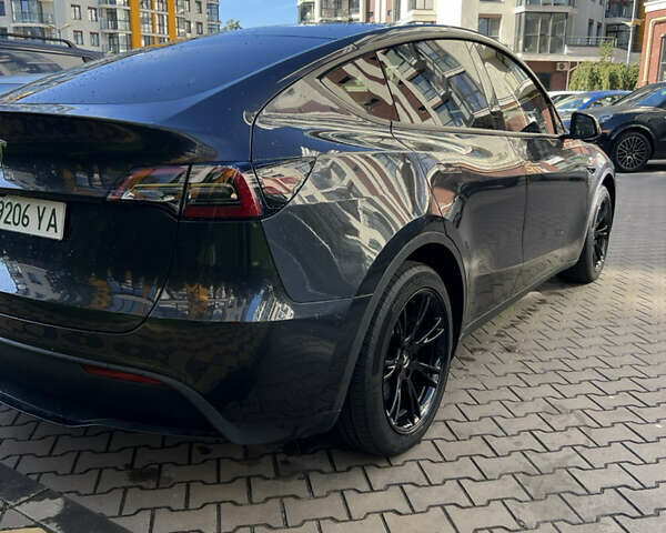 Серый Тесла Model Y, объемом двигателя 0 л и пробегом 33 тыс. км за 29000 $, фото 4 на Automoto.ua