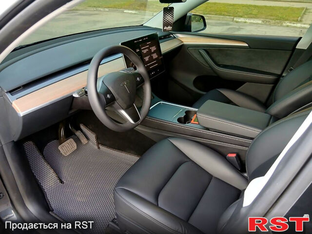 Серый Тесла Model Y, объемом двигателя 0.38 л и пробегом 6 тыс. км за 27000 $, фото 10 на Automoto.ua