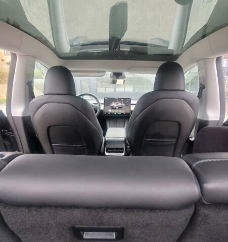 Серый Тесла Model Y, объемом двигателя 0 л и пробегом 30 тыс. км за 29999 $, фото 12 на Automoto.ua