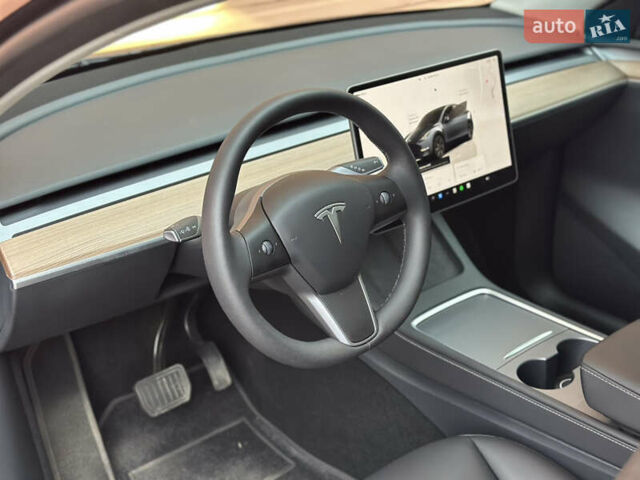 Серый Тесла Model Y, объемом двигателя 0 л и пробегом 2 тыс. км за 35490 $, фото 25 на Automoto.ua
