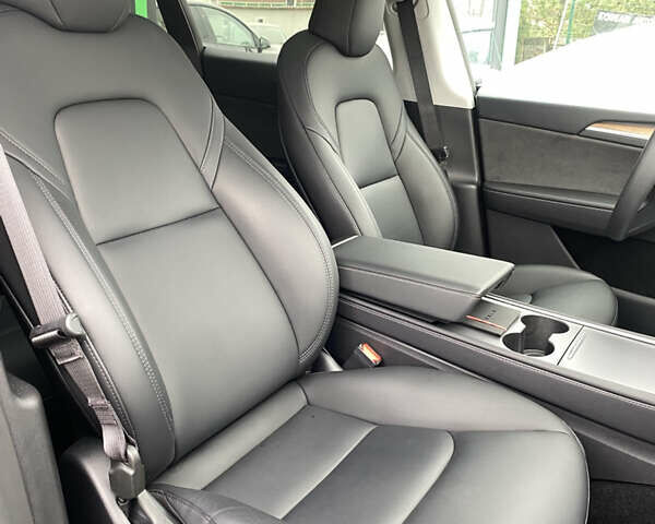 Серый Тесла Model Y, объемом двигателя 0 л и пробегом 25 тыс. км за 33900 $, фото 11 на Automoto.ua