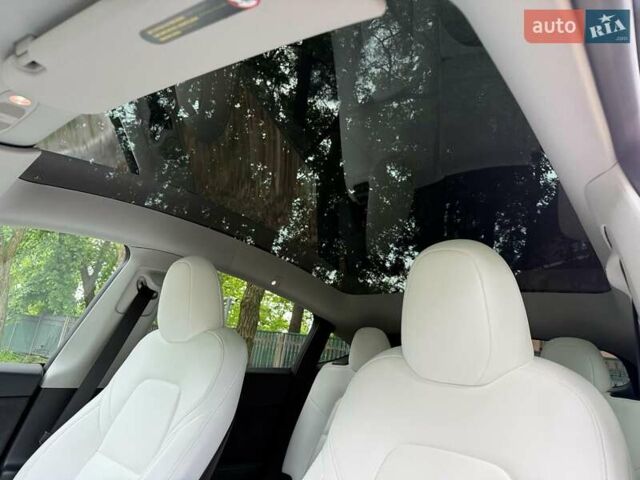 Серый Тесла Model Y, объемом двигателя 0 л и пробегом 9 тыс. км за 29990 $, фото 28 на Automoto.ua
