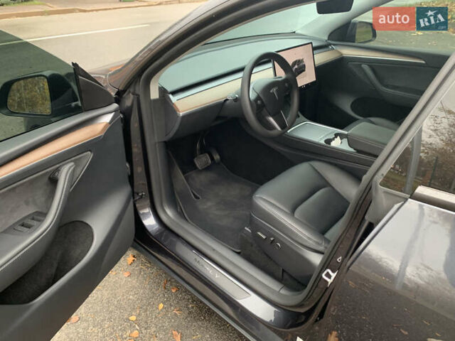 Серый Тесла Model Y, объемом двигателя 0 л и пробегом 35 тыс. км за 32900 $, фото 8 на Automoto.ua