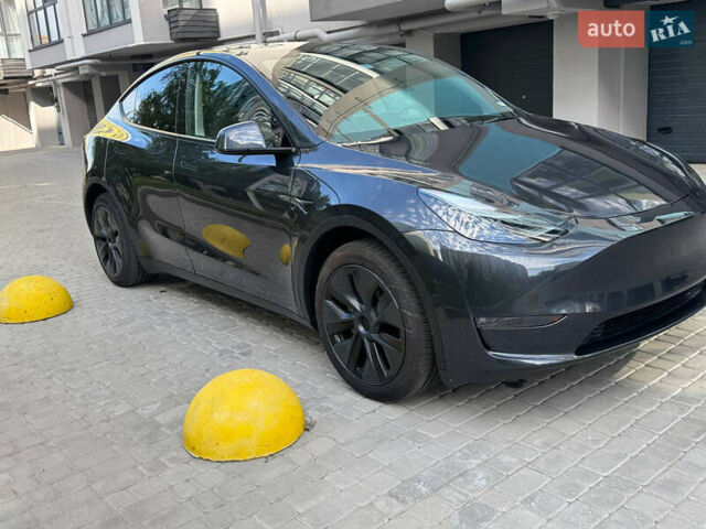 Серый Тесла Model Y, объемом двигателя 0 л и пробегом 3 тыс. км за 29800 $, фото 3 на Automoto.ua