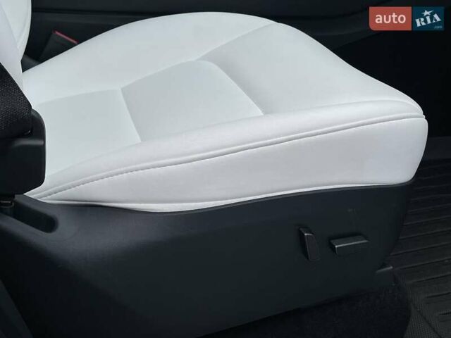 Серый Тесла Model Y, объемом двигателя 0 л и пробегом 25 тыс. км за 36700 $, фото 25 на Automoto.ua