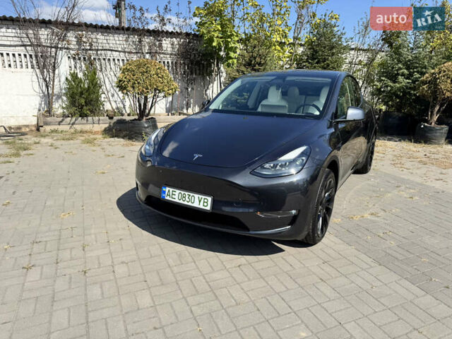 Серый Тесла Model Y, объемом двигателя 0 л и пробегом 4 тыс. км за 33333 $, фото 1 на Automoto.ua