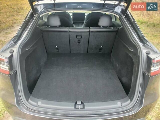 Серый Тесла Model Y, объемом двигателя 0 л и пробегом 25 тыс. км за 28000 $, фото 9 на Automoto.ua