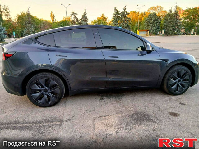 Серый Тесла Model Y, объемом двигателя 0.38 л и пробегом 6 тыс. км за 27000 $, фото 5 на Automoto.ua