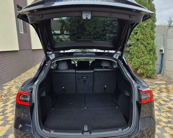 Серый Тесла Model Y, объемом двигателя 0 л и пробегом 18 тыс. км за 30500 $, фото 1 на Automoto.ua