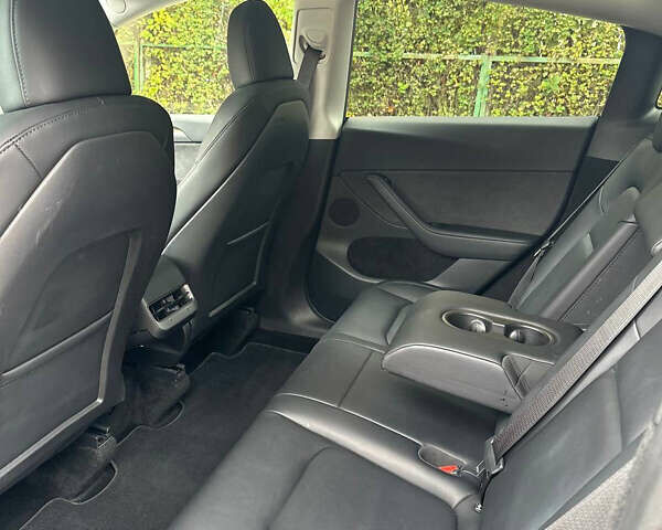 Серый Тесла Model Y, объемом двигателя 0 л и пробегом 26 тыс. км за 31700 $, фото 10 на Automoto.ua